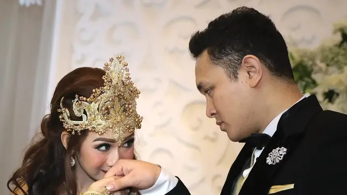 [Bintang] Resepsi Pernikahan Gilang Dirga dan Adiezty Fersa