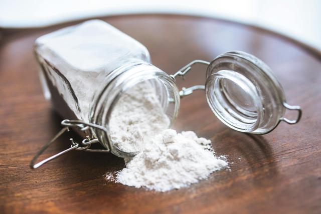 Manfaatkan Baking Soda untuk Noda Membandel