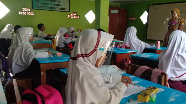 Belajar Tatap Muka Hari Pertama di Kota Serang