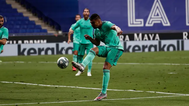 Gelandang Real Madrid, Casemiro (@realmadrid)