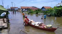 Wilayah Pantura diterjang banjir hebat dalam sepekan ini. Ribuan rumah dan ruas jalan di wilayah ini terendam air. Bank BRI bergerak cepat turut membantu korban banjir dengan memberikan bantuan tanggap bencana.