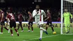 Pemain AC Milan Fikayo Tomori melakukan selebrasi usai mencetak gol ke gawang Salernitana pada pertandingan sepak bola Serie A Liga Italia di Stadion Arechi, Salerno, Italia, Jumat (23/12/2023). (Alessandro Garofalo/LaPresse via AP)