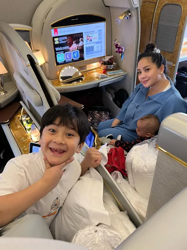 Raffi Ahmad dan keluarga (Instagram/raffinagita1717)