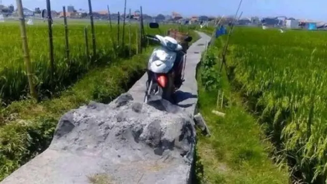 6 Polisi Tidur Dengan Bentuk Paling Absurd Ini Bikin Geleng Kepala