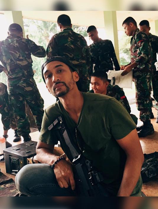 Kayaknya Restu Sinaga cocok yah jadi tentara. (Instagram/ restusinaga)