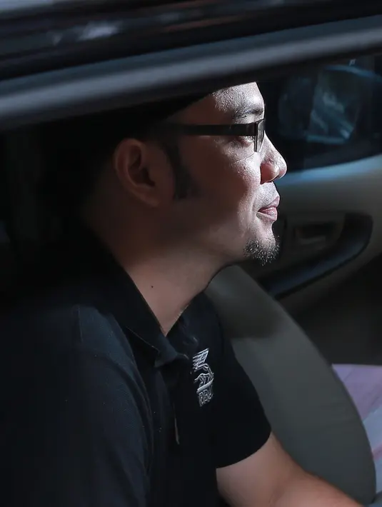 Sandy Tumiwa berencana kembali memohon tangguhan penahanan setelah resmi menjadi tahanan dari Polda Metro Jaya ke Kejati DKI Jakarta. Pada 26 November lalu permohonan tangguhan penahanannya ditolak pihak Polda Metro Jaya. (Galih W. Satria/Bintang.com)