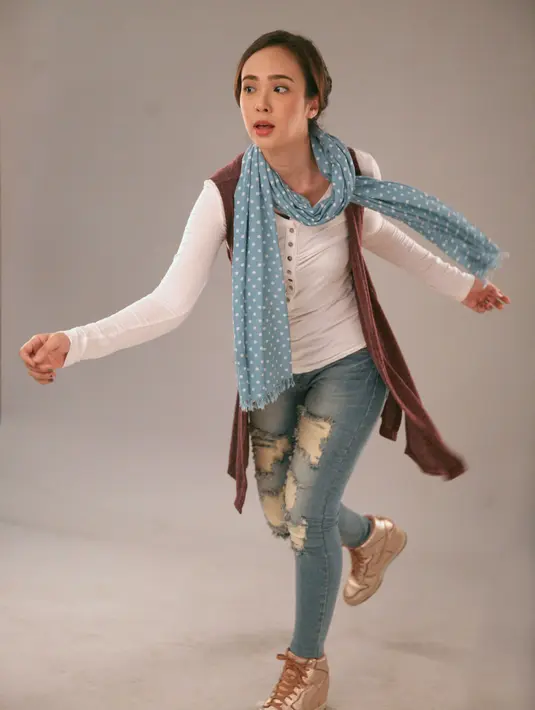 "Jadi ada adegan syuting penculikan di depan salah satu bank. Nggak lama setelah syuting pas aku balik ke basecamp sudah ada polisi, mereka mengira aku benar-benar diculik karena adegan itu terekam kamera cctv," kata Pamela Bowie.(Nurwahyunan/Bintang.com)