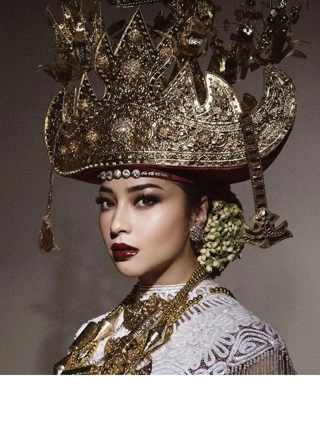 5 Foto Prewedding Nikita Willy Pakai Siger Pepadun, Banjir Pujian