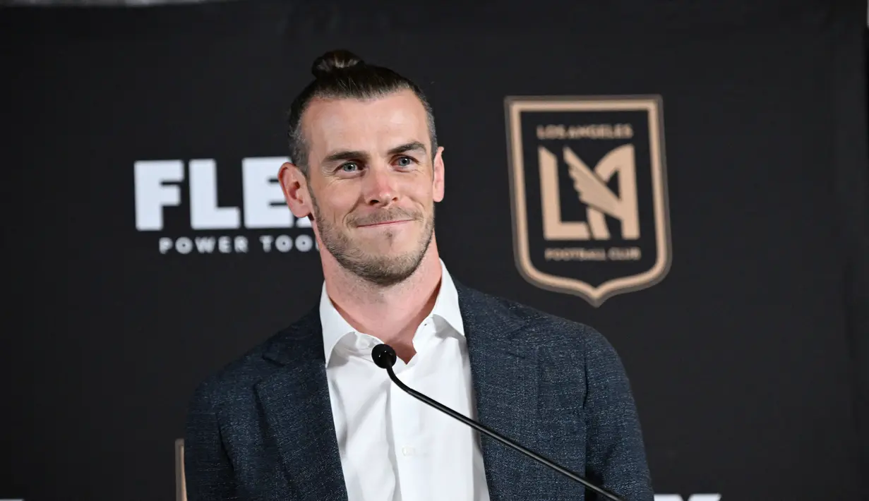 Gareth Bale meninggalkan Real Madrid dan memilih hijrah ke MLS, bergabung dengan Los Angeles FC. Bersama Los Angeles FC, Bale dikabarkan mendapatkan kontrak selama satu musim. Ia pun mendapatkan opsi perpanjangan kontrak jika tampil apik. (AFP/Robyn Beck)