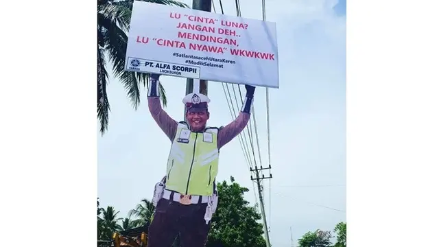 6 Spanduk Imbauan Keselamatan Ini Kocak, Bikin Ketawa
