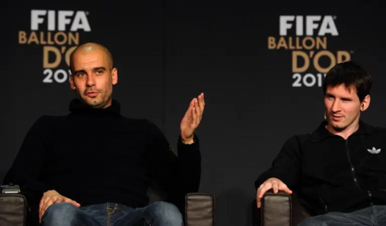 Josep Guardiola (kiri) bersama Lionel Messi. (AFP/Franck Fife)