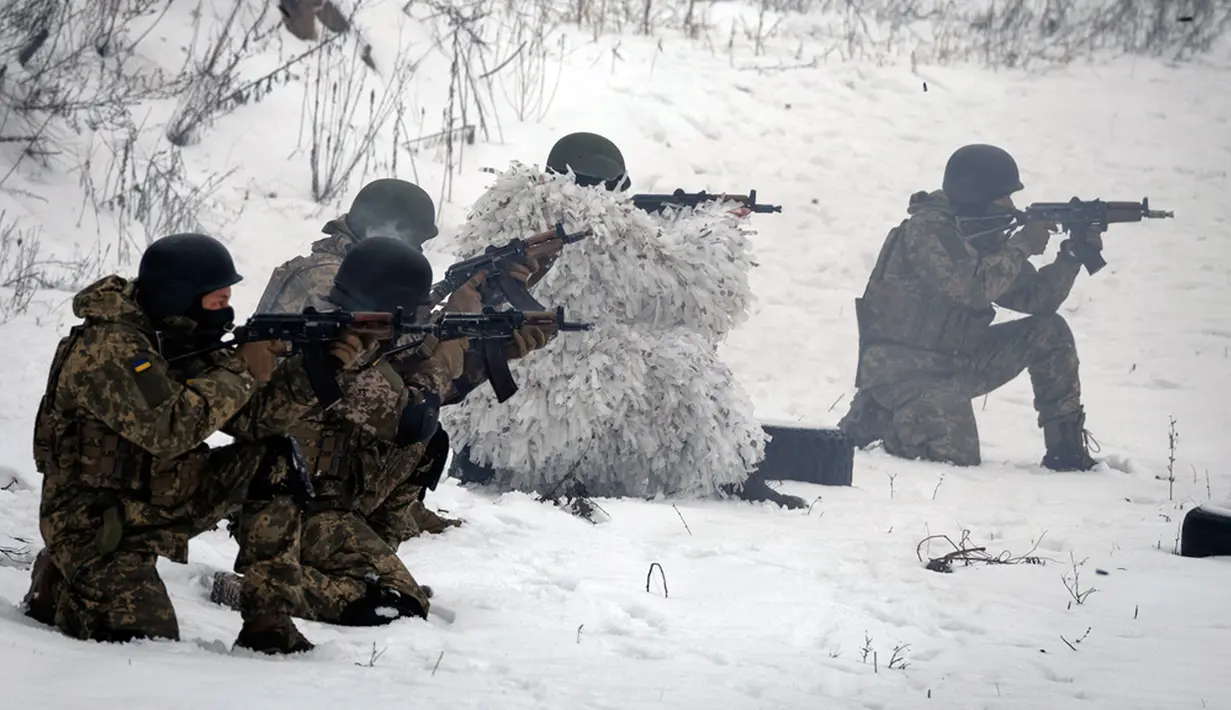 Ukraina mengklaim kalau mereka telah membentuk satu batalyon berisi orang-orang Rusia yang ingin melawan negara mereka sendiri. (AP Photo/Efrem Lukatsky)