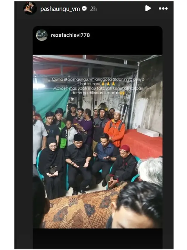 6 Potret Pasha Ungu Takziah ke Rumah Duka Driver Ojol yang Dilindas Rantis Brimob