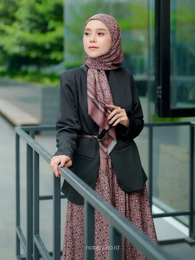 6 Ide Styling Hijab Formal ke Kantor Anti Ribet dari Lesti Kejora hingga Citra Kirana