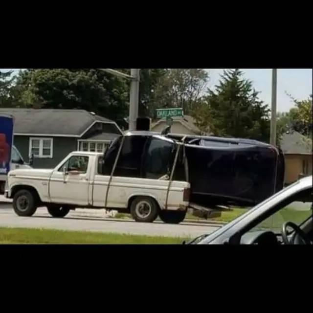 10 Potret Mobil Angkutan Barang dengan Muatan Nyeleneh Ini Bikin Heran