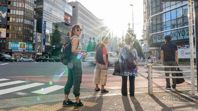 Solo Backpacker, Ini 6 Potret Gaya Liburan Adinda Thomas di Jepang