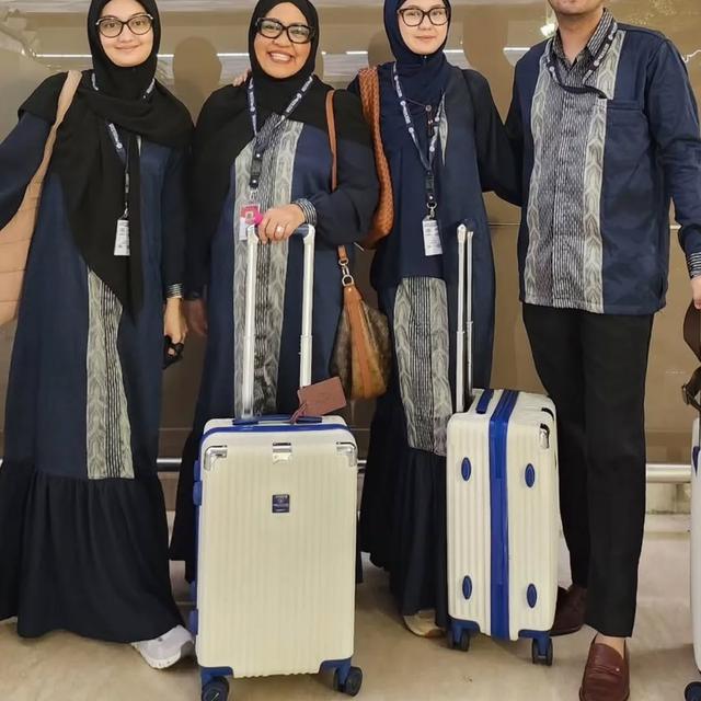 Potret 6 Keluarga Artis Umroh di Akhir 2024, Maudy Koesnaedi Kembali Usai 20 Tahun