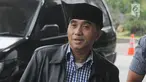 Ekspresi terpidana kasus pengembangan kawasan transmigrasi mantan Dirjen Pembinaan dan Pengembangan Kawasan Transmigrasi (P2KT) Kemenakertrans Jamaluddin Malik saat tiba untuk menjalani pemeriksaan di KPK, Jakarta (23/7). (Merdeka.com/Dwi Narwoko)