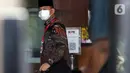 Ketua Komisi VIII DPR RI, Yandri Susanto saat tiba di Gedung KPK, Jakarta, Selasa (30/3/2021). Yandri Susanto diperiksa sebagai saksi untuk tersangka PPK di Kemensos, Matheus Joko Santoso terkait dugaan suap pengadaan bansos untuk wilayah Jabodetabek Tahun 2020. (Liputan6.com/Helmi Fithriansyah)