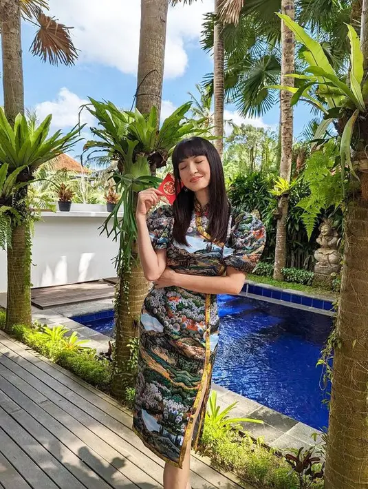 <p>Raline sendiri masih fokus dengan kariernya. Apalagi kini ia melanjutkan sekolahnya di Amerika Serikat dengan mengambil kelas acting comedy. [Foto: instagram.com/ralineshah]</p>