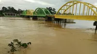 Sungai Batang Asai di Kota Sarolangun terlihat keruh akibat maraknya aktivitas penambangan emas liar. (Liputan6.com/B Santoso)