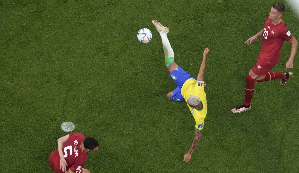 Gol indah tersebut merupakan gol kedua Timnas Brasil yang dicetak pada menit ke-73. (AP Photo/Thanassis Stavrakis)
