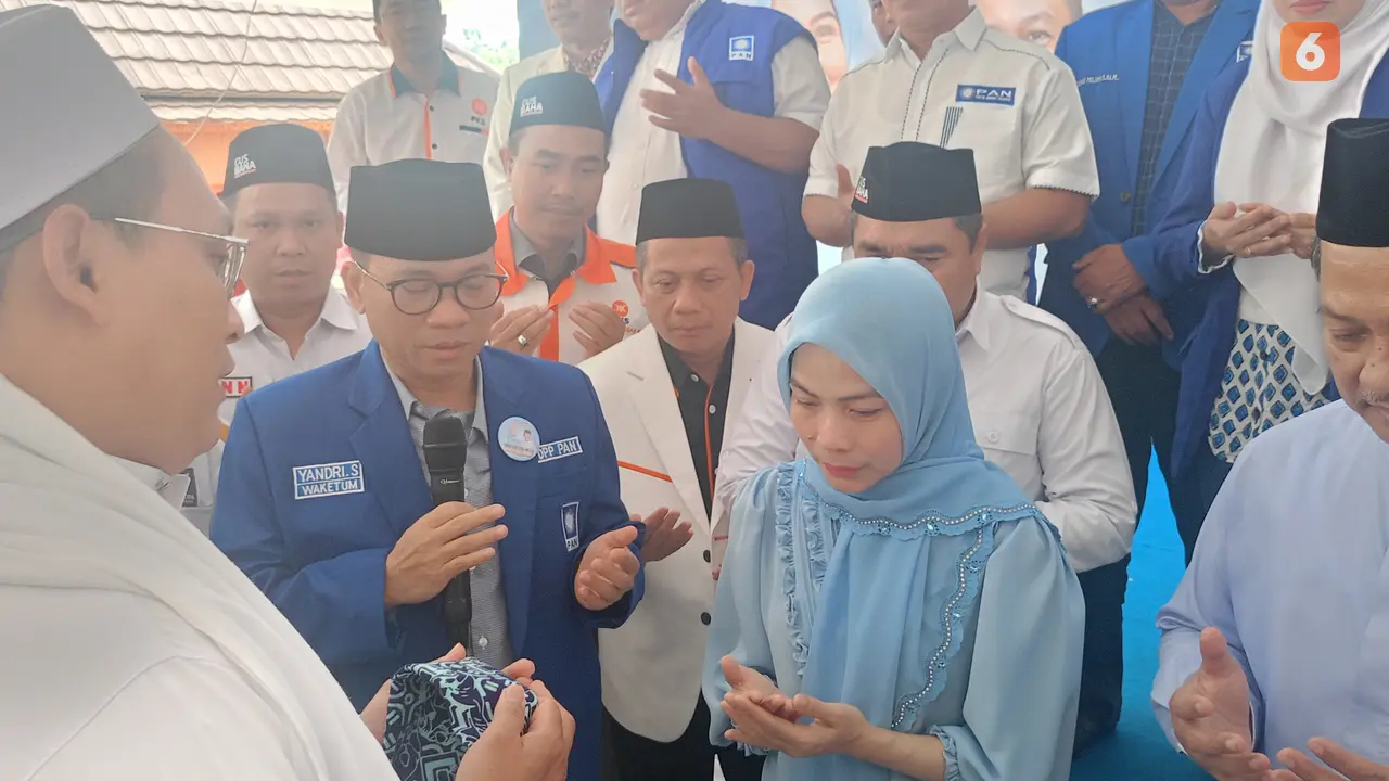 Yandri Susanto, Wakil Ketua MPR, Temani Istrinya di Pilkada Kabupaten Serang 2024. (Kamis, 29/08/2024). (Yandhi Deslatama/Liputan6.com).