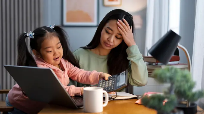 Tips Self-Care untuk Cegah Parental Burnout agar Tetap Bahagia dalam Mengasuh Anak (photo by freepik.com)