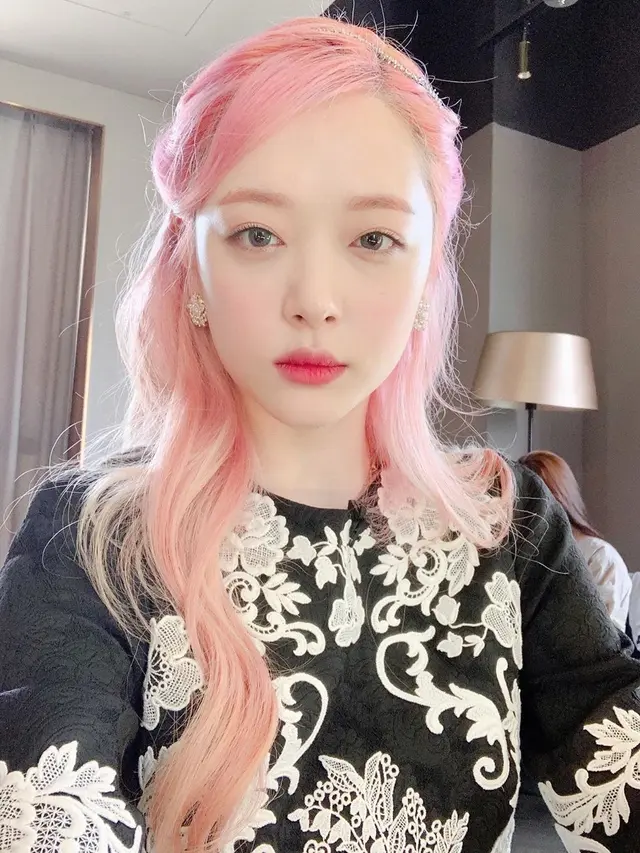 Sulli (Instagram/ jelly_jilli)
