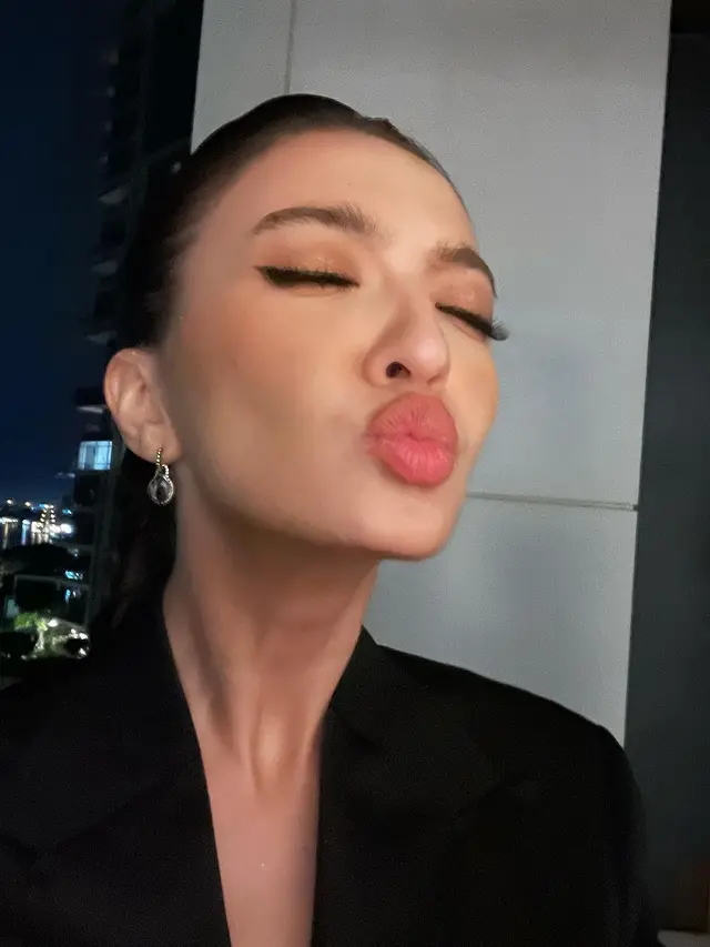 Raline Shah tirukan ekspresi emoticon (Instagram/ralineshah)