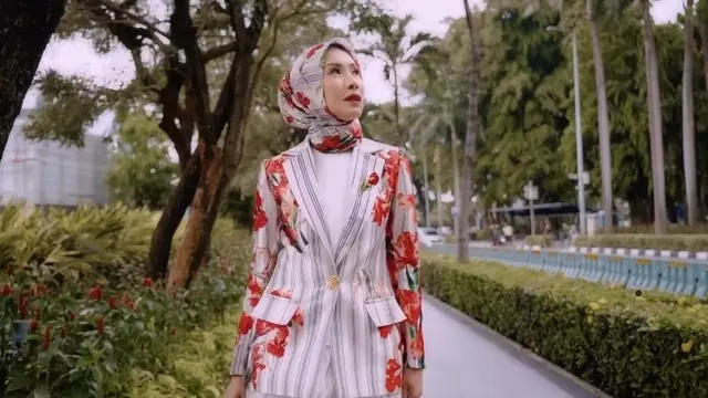 Representasi Kekuatan Perempuan Modest dalam Sentuhan Alam
