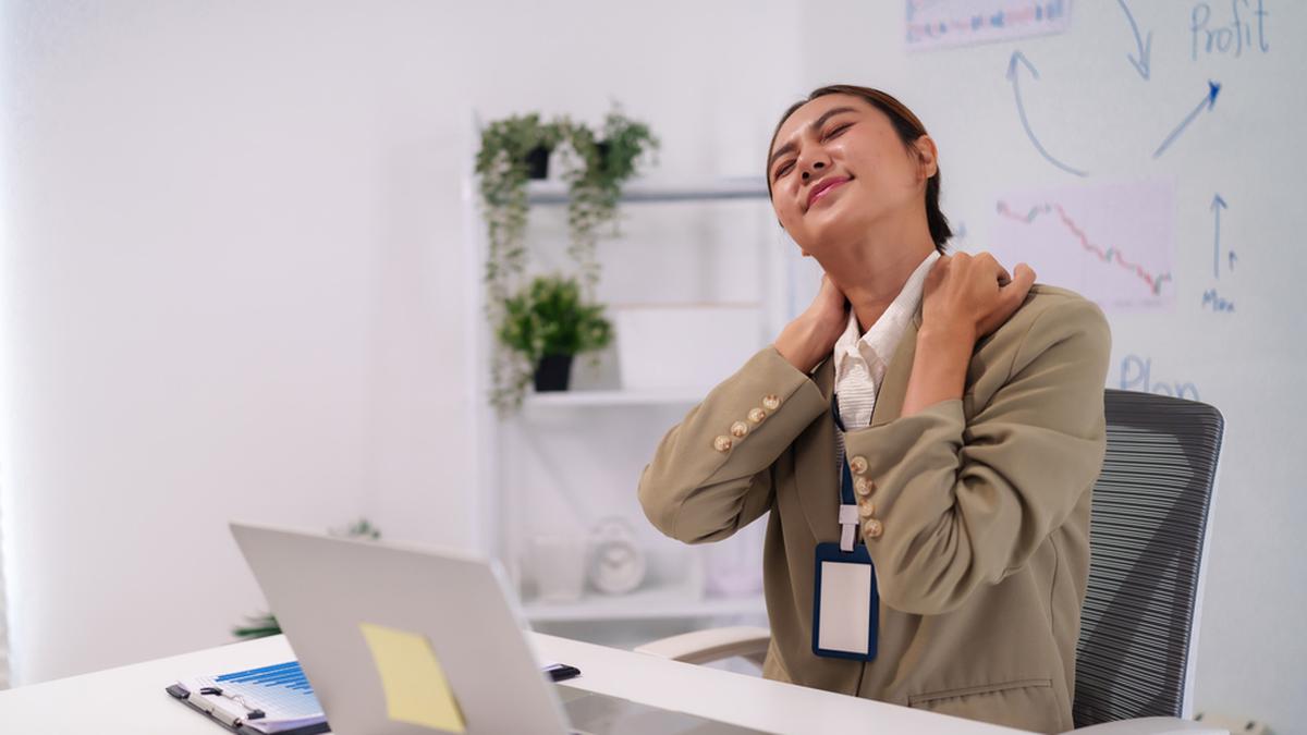 Laptopan Seharian Tanpa Sadar Bikin Cedera? Kenali RSI, Penyebab Tubuh Cepat Loyo Saat Bekerja
