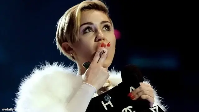 miley-cyrus-131112c.jpg