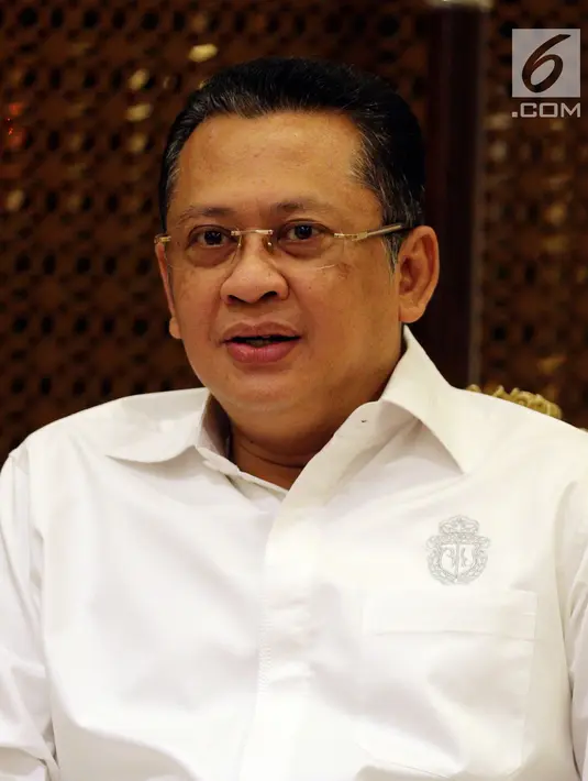 Ketua DPR, Bambang Soesatyo saat menerima Duta Besar RRT Xiao Qian di Gedung Nusantara II, Jakarta, Rabu (18/4). Pertemuan tersebut membahas hubungan kedua negara sekaligus bertukar pandangan terkait parlemen kedua negara. (Liputan6.com/Johan Tallo)