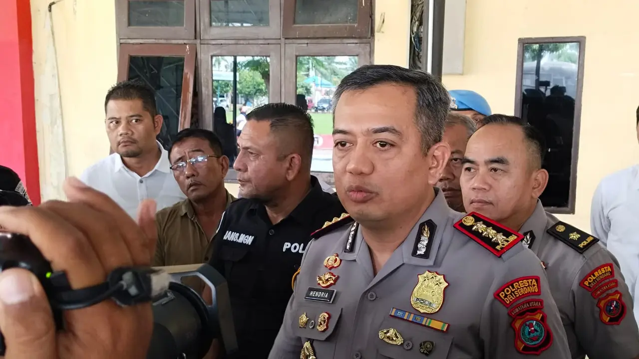 Kapolresta Deli Serdang Kombes Pol Hendria Lesmana memberikan pernyataan terkait kasus polisi bunuh nenek