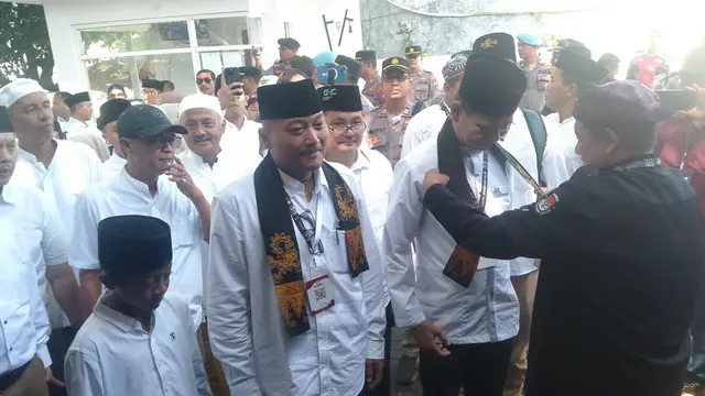 Gus Makki bersama Ali Ruchi daftar Pilkada Banyuwangi ke Kantor KPU. (Istimewa)