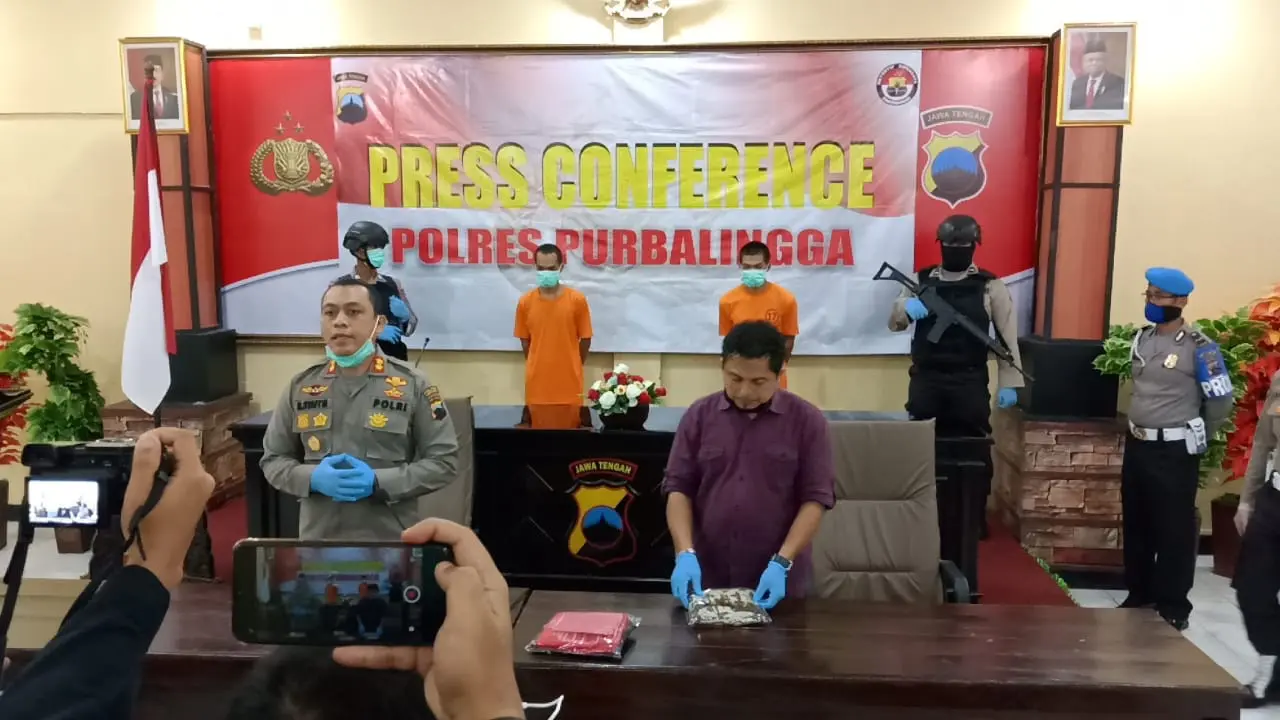 Polres Purbalingga mengungkap kasus pencabulan gadis 12 tahun yang dilakukan oleh ayah dam pamannya. (Foto: Liputan6.com/Galoewh Widura)