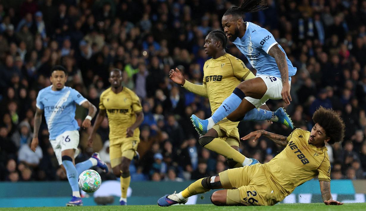 Manchester City berhasil memetik kemenangan penting saat menjamu Crystal Palace untuk tetap memanaskan persaingan juara Liga Inggris 2025/2026 pada Rabu (13/05/2026) waktu setempat. (AFP/Darren Staples)