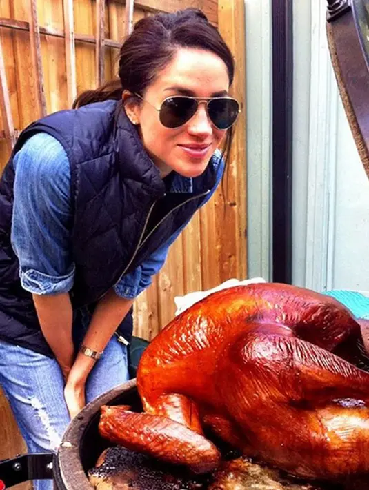 Kekasih pangeran Harry ini memang sepertinya punya hobi memasak. Mengingat sebelumnya Meghan terlihat mengunjungi kediaman pangeran Harry dan kabarnya juga membuat masakan untuknya. (Instagram/Meghanmarkle)