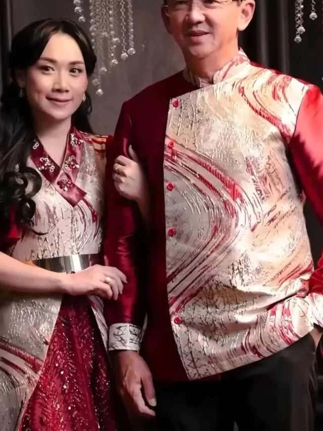 Gaya Kompak Keluarga Ahok Rayakan Natal dengan Pakaian Serba Merah. [@fdphotography90]