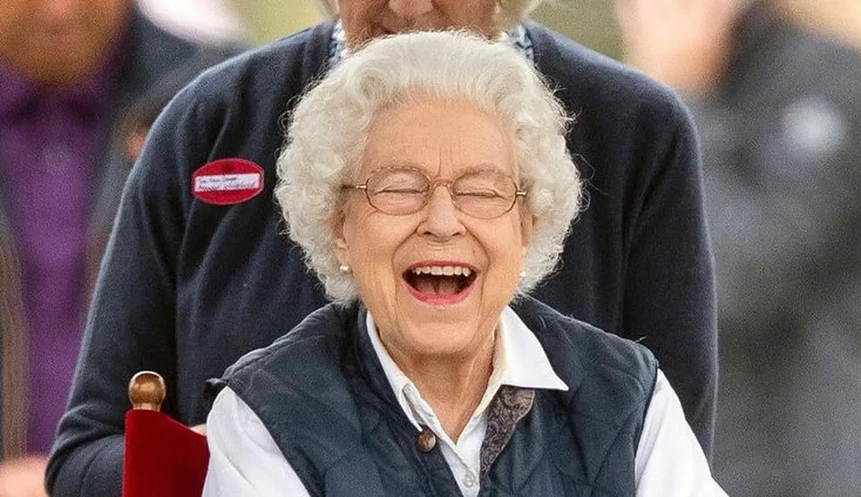 Selama acara berlangsung sang Ratu pun menunjukkan semangatnya dan terlihat dari raut wajahnya yang sumringah. (Foto: Instagram/william_catherine82)