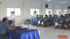 Citizen6, Jakarta: Aspers Panglima Kolinlamil Kolonel Laut (E) Sugiarto memberikan arahan kepada Kowal yang berdinas di Kolinlamil di Gedung Laut Natuna Mako Kolinlamil, Tanjung Priok, Jakarta, Selasa (16/10). (Pengirm: Dispenkolinlamil).