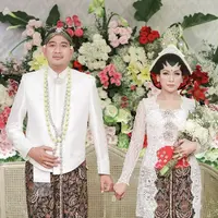 Tata Janeeta dan Raden Brotoseno (Sumber: Instagram/tatajaneetaofficial)