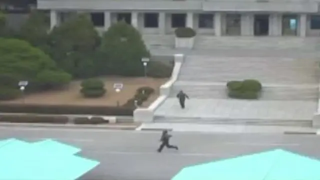Seorang tentara Korea Utara (Korut) beberapa waktu lalu membelot ke Korea Selatan (Korsel).