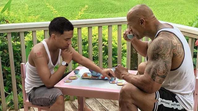 6 Editan Foto Bareng Aktor Hollywood Ini Bikin Ketawa Geli