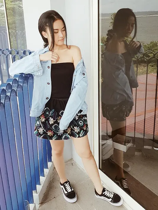 Meski memerankan karakter antagonis akan tetapi di kehidupan nyata, ia merupakan  gadis yang manis. (Foto: instagram.com/gabriellalarasati)