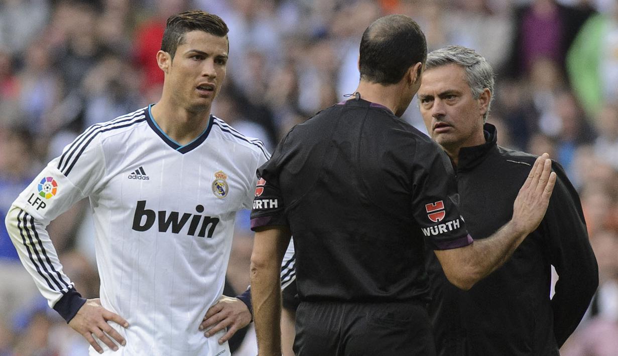 Jose Mourinho menghabiskan tugas tiga musim di Santiago Bernabeu pada awal 2010-an. Ia mewarisi tim superstar, dengan Cristiano Ronaldo menjadi permata mahkotanya. Ronaldo berada dalam performa terbaiknya di bawah Mourinho, menyumbang 168 gol dan 49 assist hanya dalam 164 laga. (AFP/Dani Pozo)