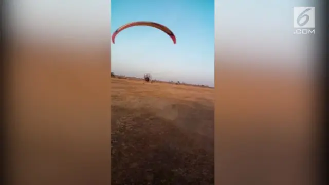 VIDEO: Detik-Detik Paralayang Jatuh Usai Lepas Landas