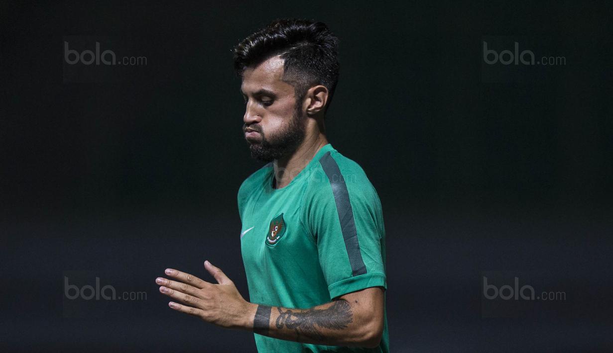 Gelandang Timnas Indonesia, Stefano Lilipaly, saat latihan di Stadion Patriot, Bekasi, Senin (2/10/2017). Latihan ini merupakan persiapan jelang laga persahabatan melawan Kamboja. (Bola.com/Vitalis Yogi Trisna)