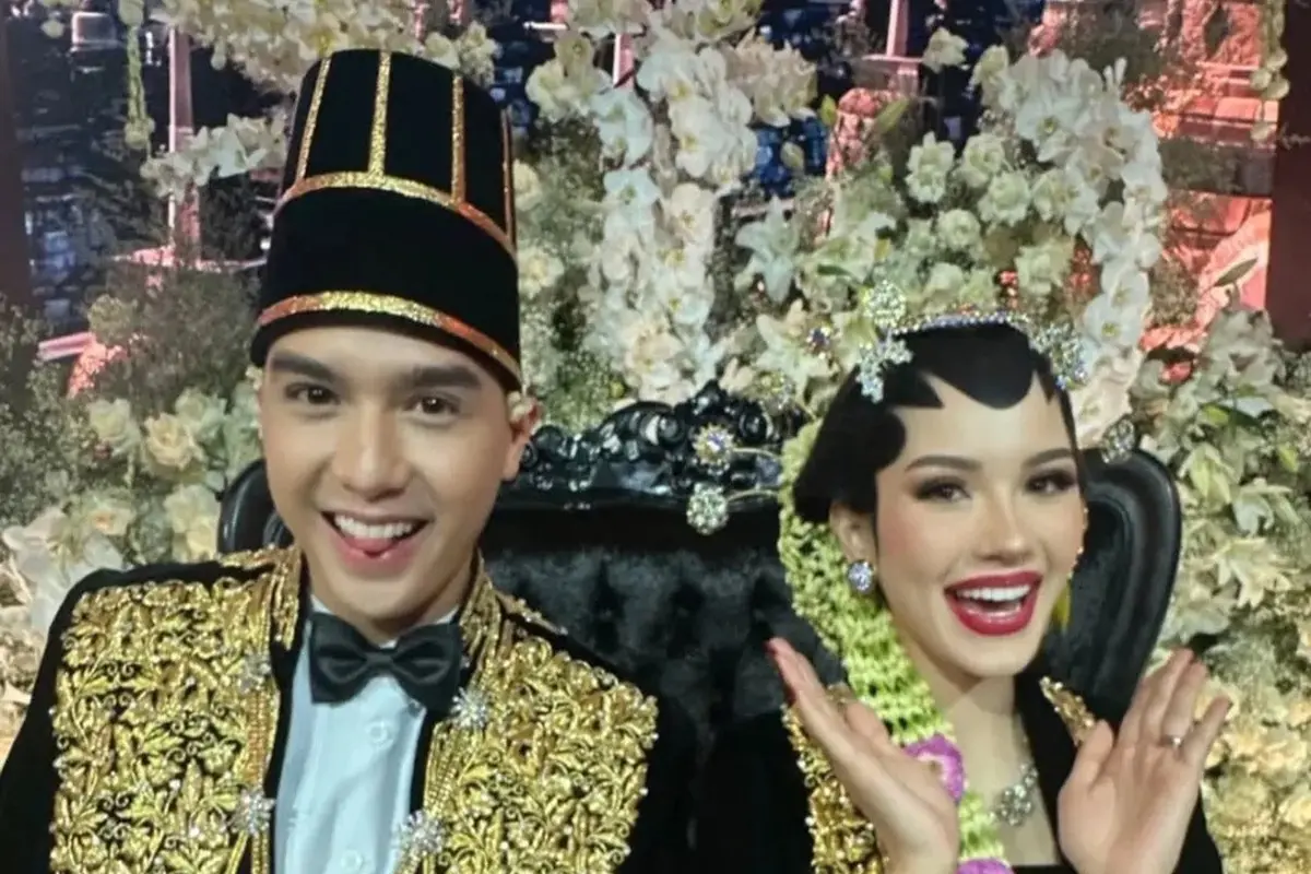 Detail Kebaya Beludru Alyssa Bak Putri Solo